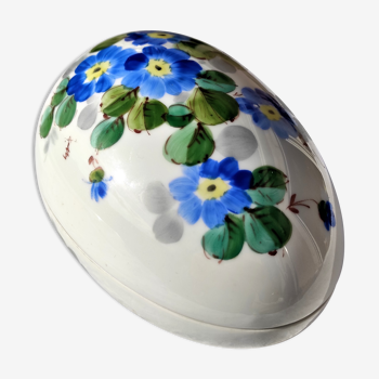 Bonbonnière en forme œuf signée porcelaine de limoges avec son décor de fleurs