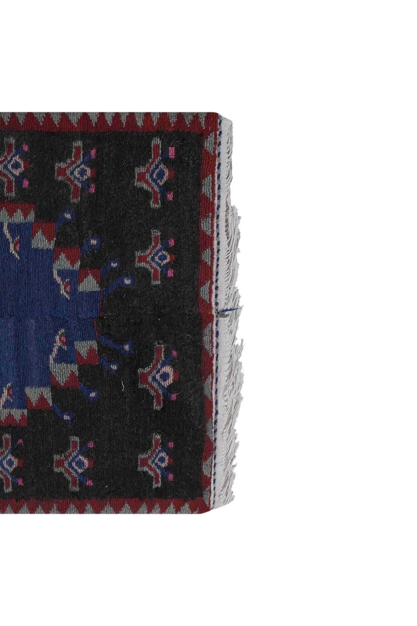 Vintage handmade Turkish rug 105x142 cm