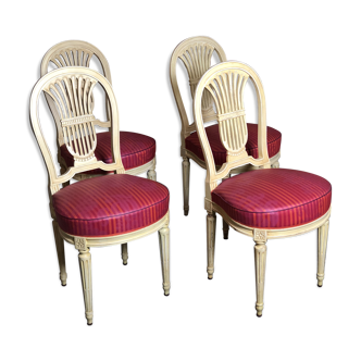 Chaises en bois scuplté décor "a la gerbe" patiné beige