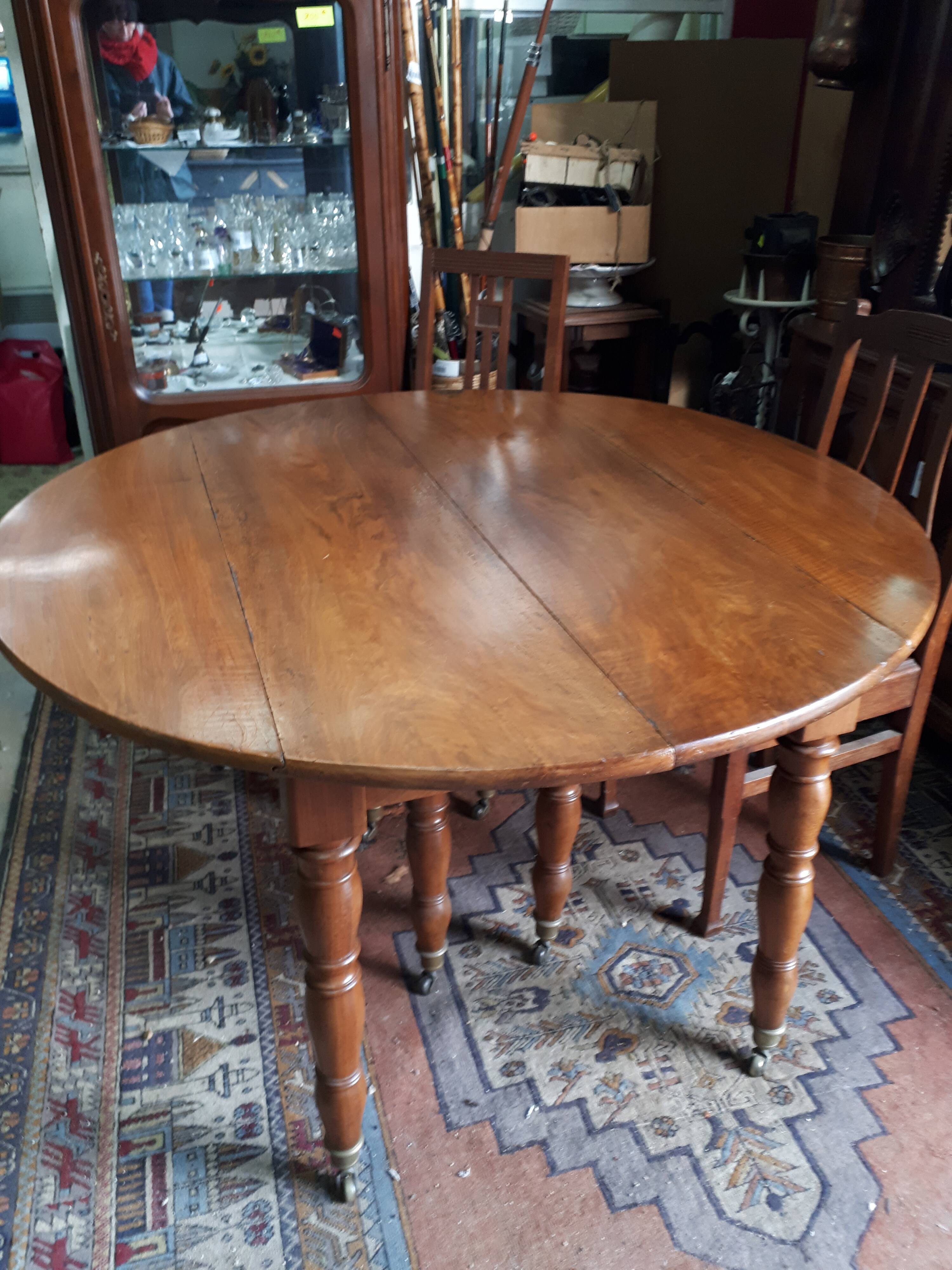 Dining room table