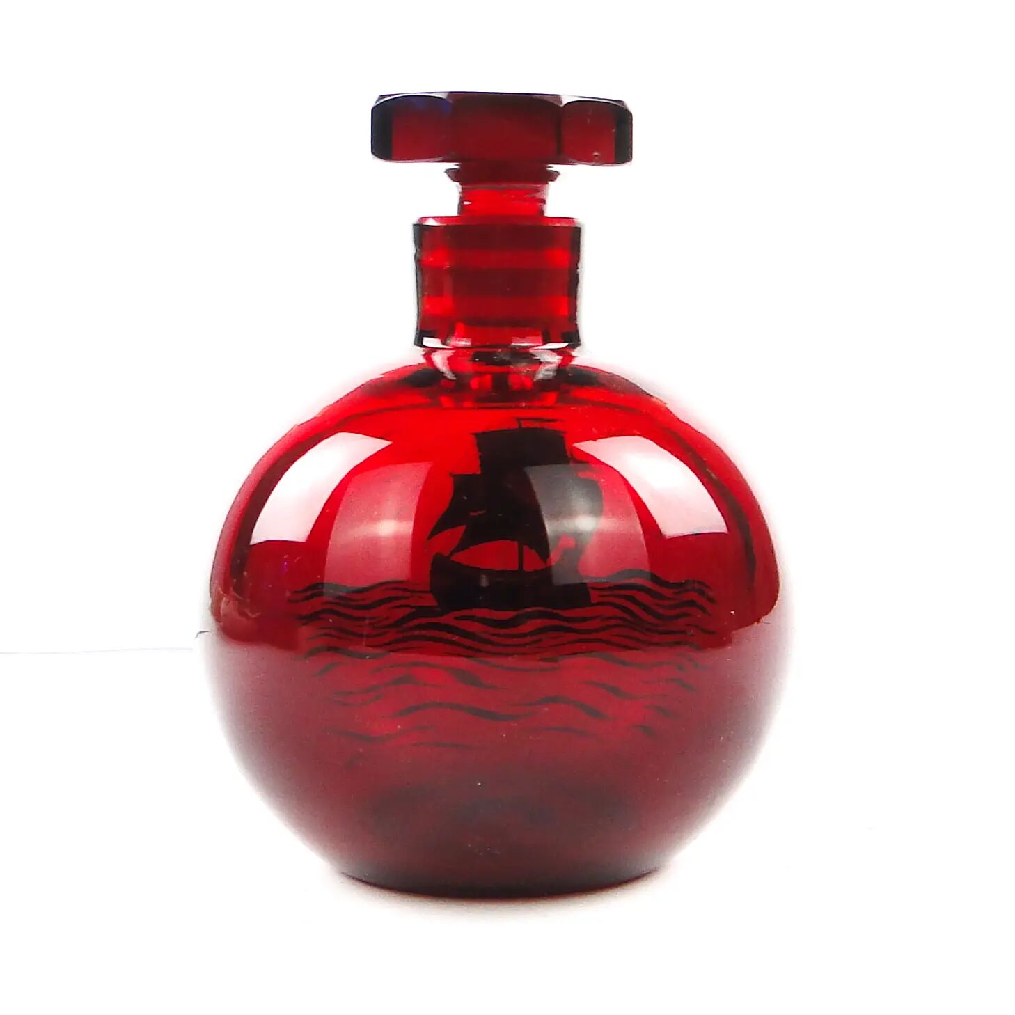 Carafe Art déco, verre rouge, Verrerie Józefina, Pologne, années 1930