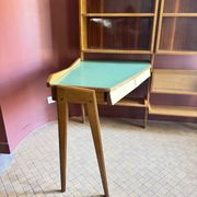 Bibliothèque avec bureau