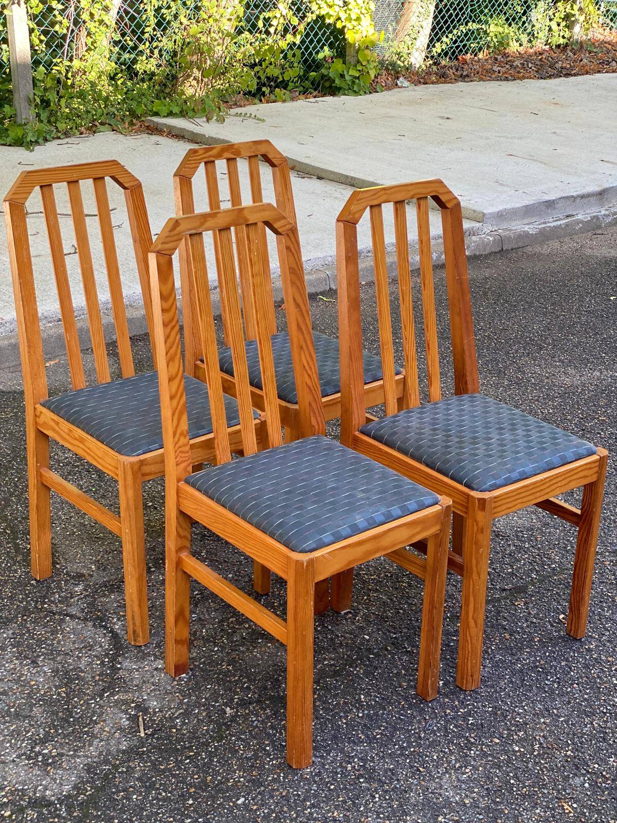 4 chaises à manger en bois massif et tissu bleu barreaux