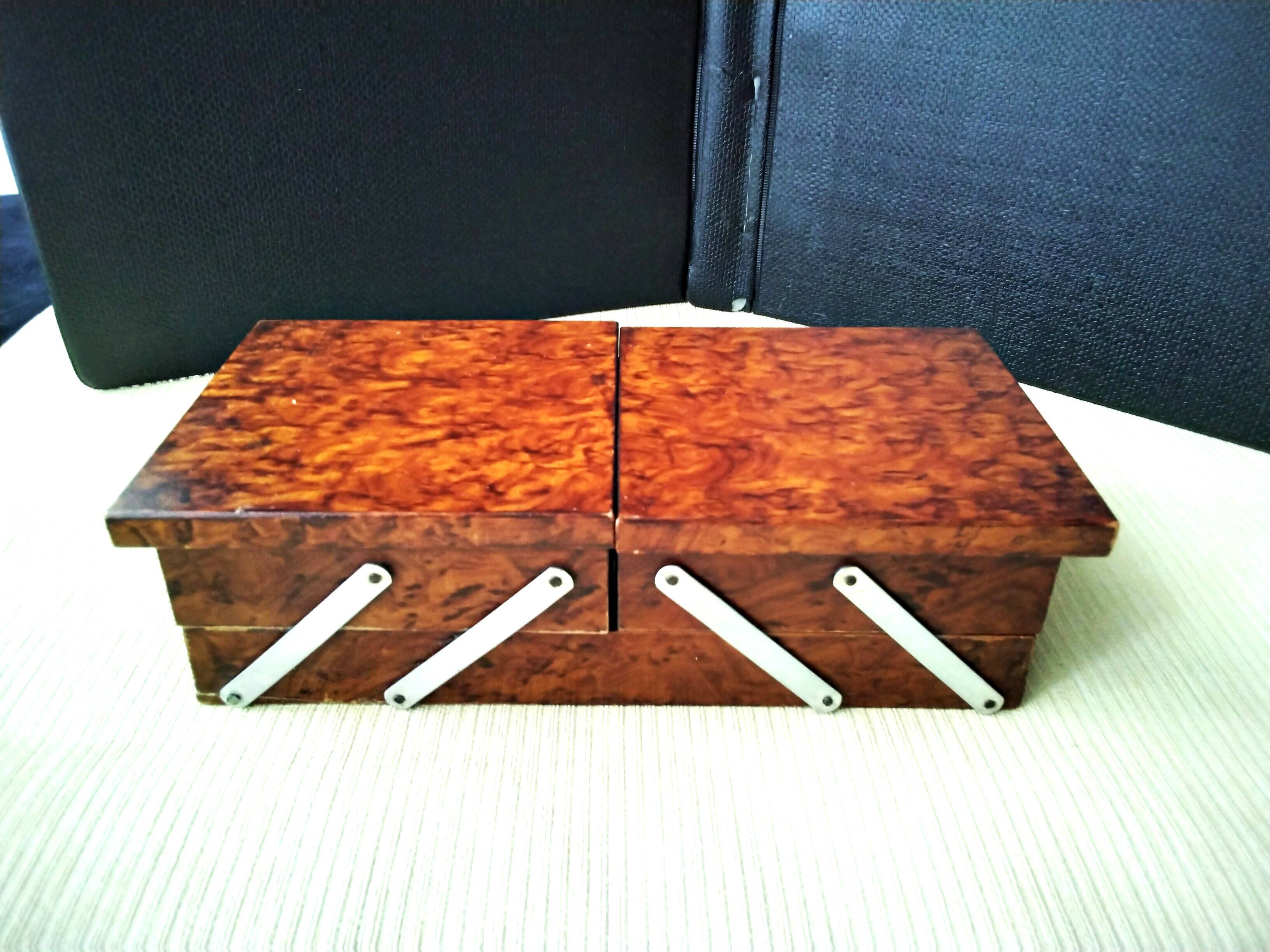 Storage box for sewing, jewellery... in Thuya burl.
