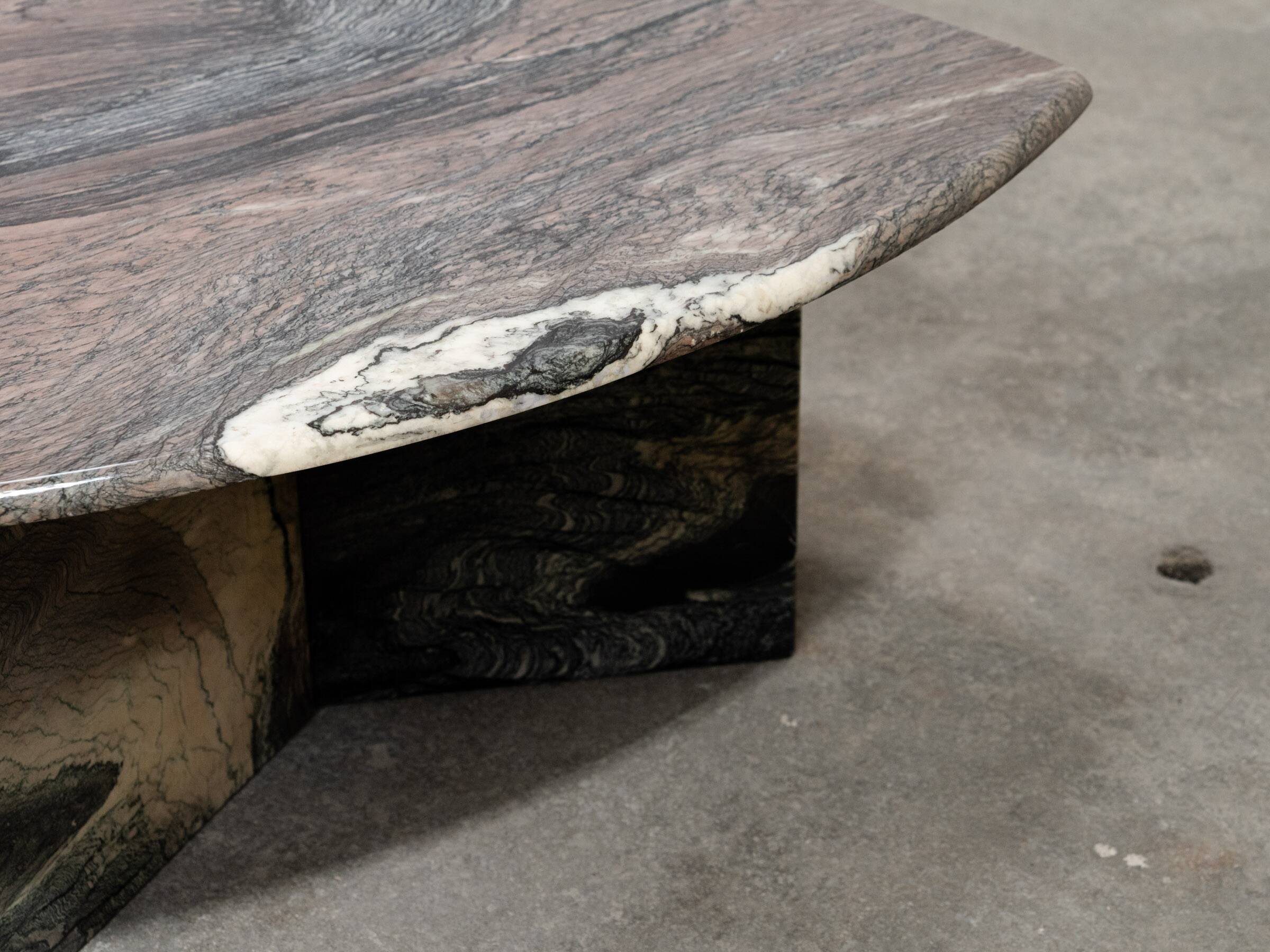 Vintage coffee table in Cipollino marble, 1970.
