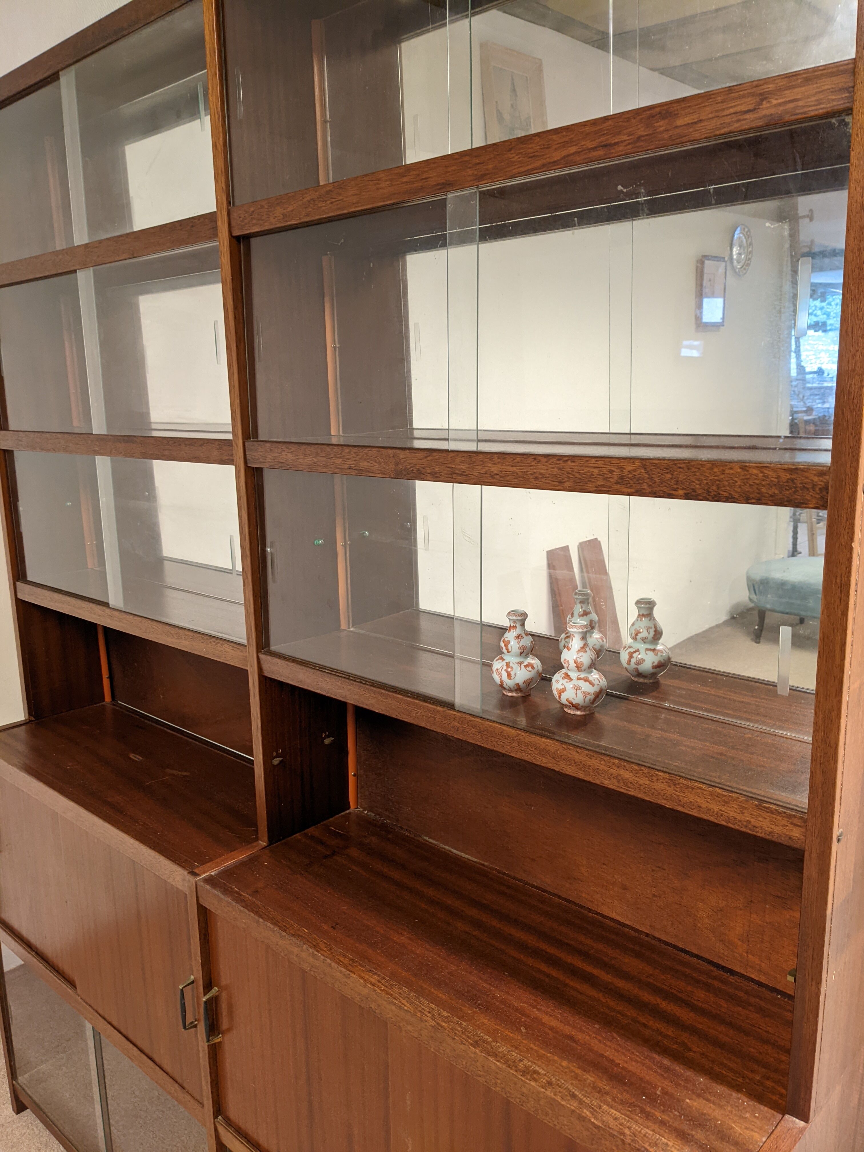 Large shallow showcase depth