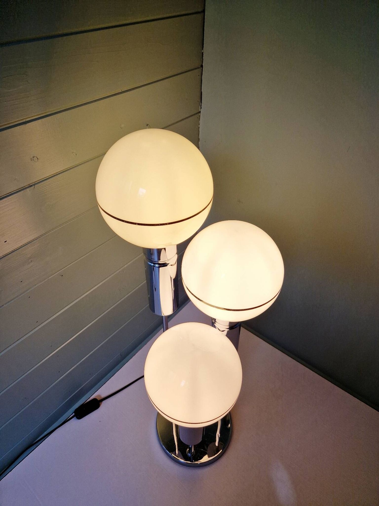 Lampe Space en métal chromé et globe en opaline, 1970
