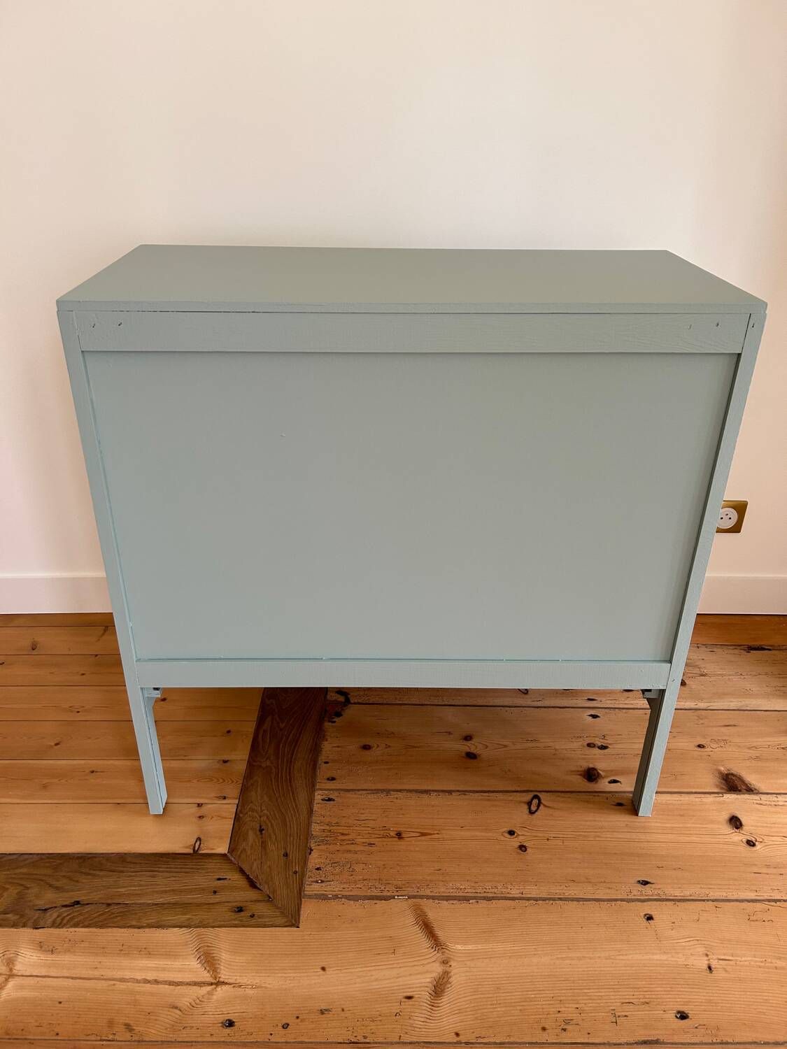 Vintage chest of drawers revisited in Almond (Resource)