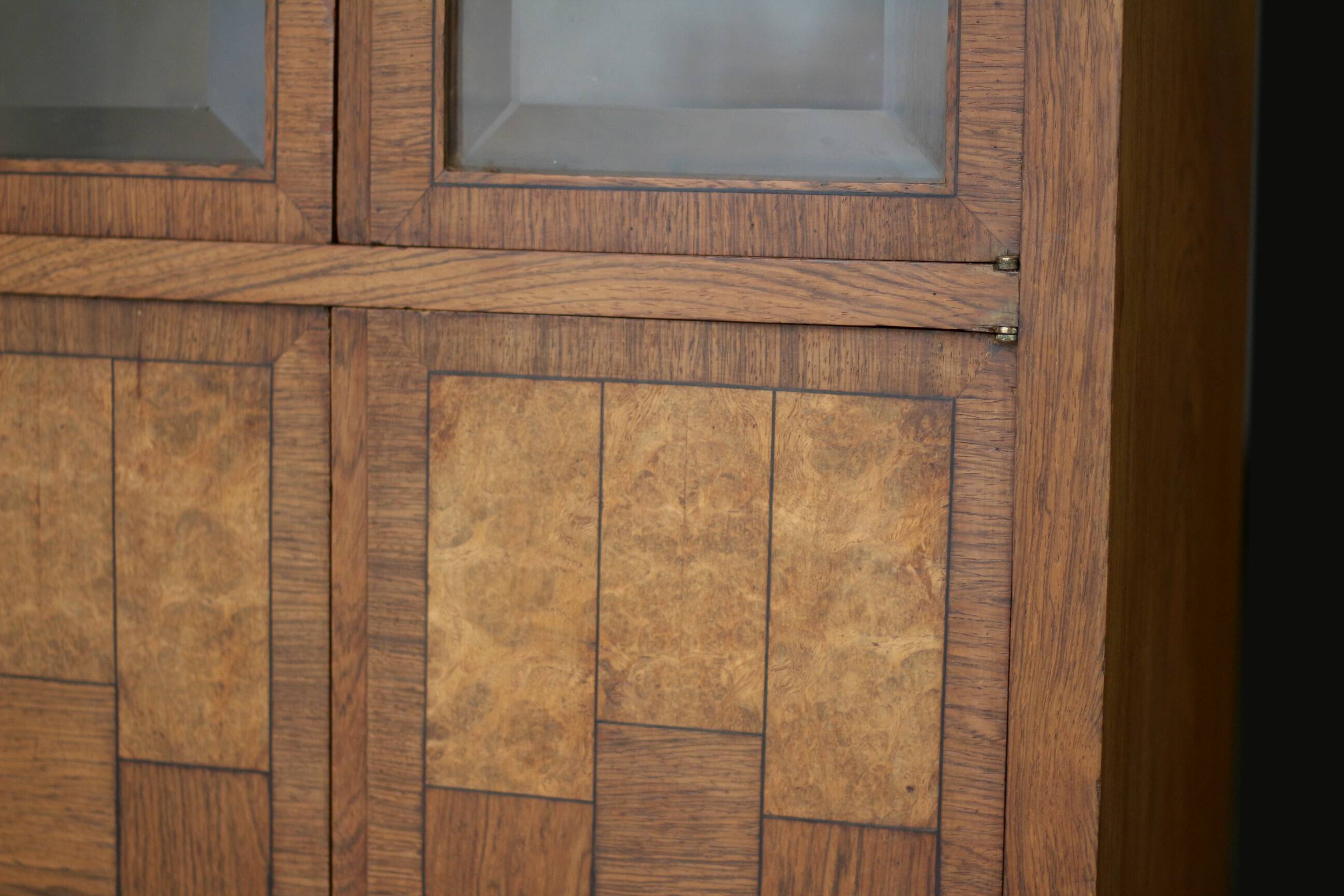 Superb Art Deco storage unit in veneer (circa 1920)