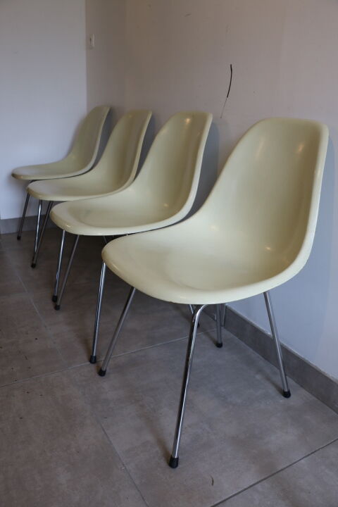 4 Herman Miller cream Eames shell chairs