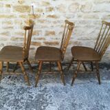 Chaises de bistrot depareillées