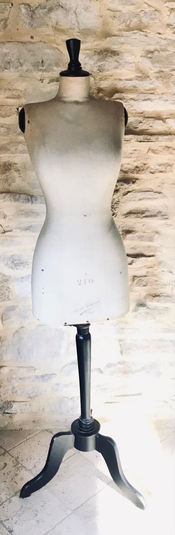 Couture model Girard Paris