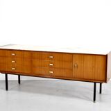 Enfilade italienne en teck, marbre de Carrare, laiton et acier, années 50