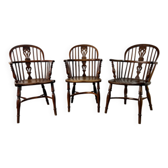 Set of 3 Windsor Low Back chairs, elm, England, 19th century.