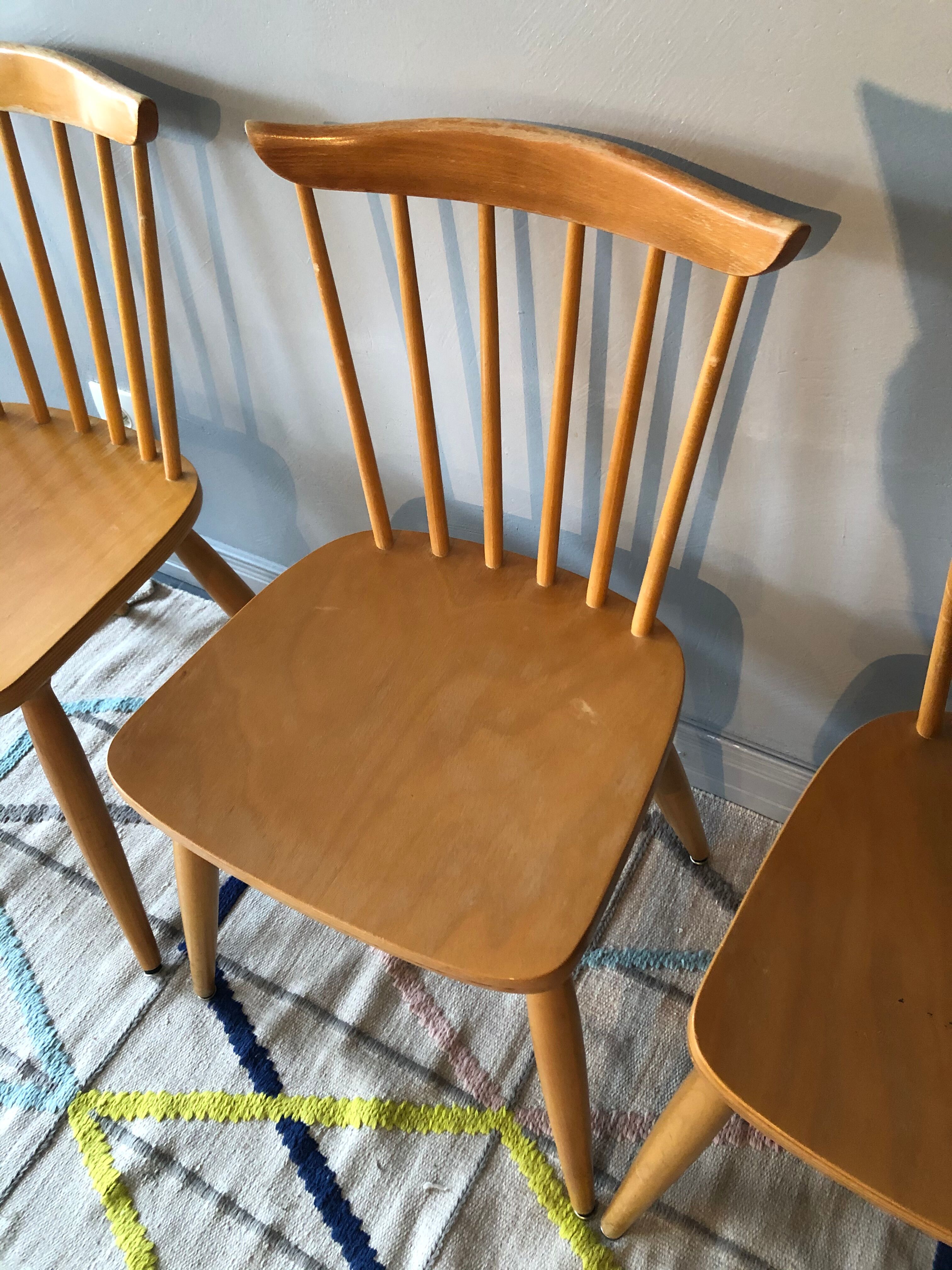 Suite of 4 vintage chairs