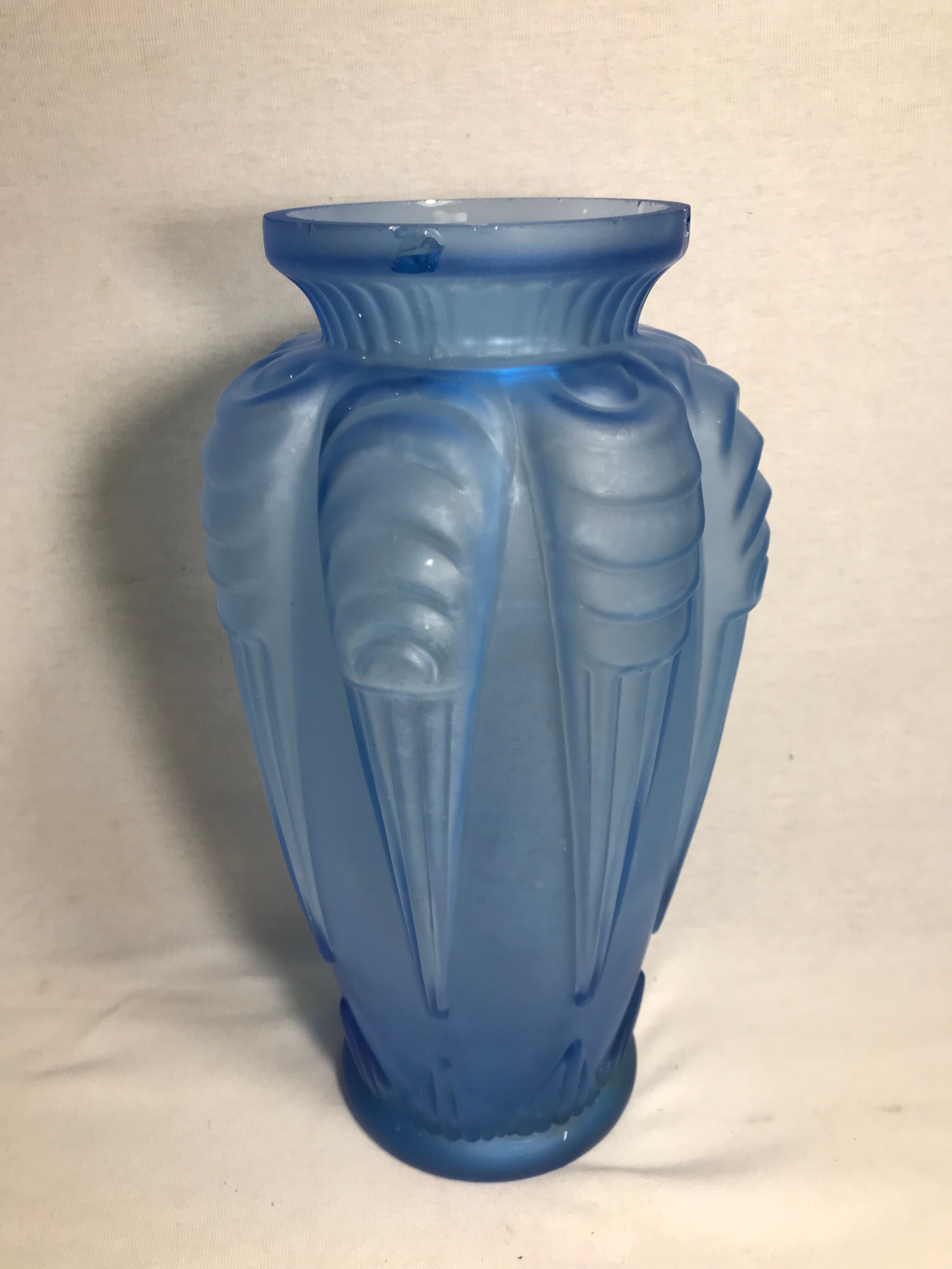 Ancien vase art deco verre moulé bleu années 30 france signé vintage