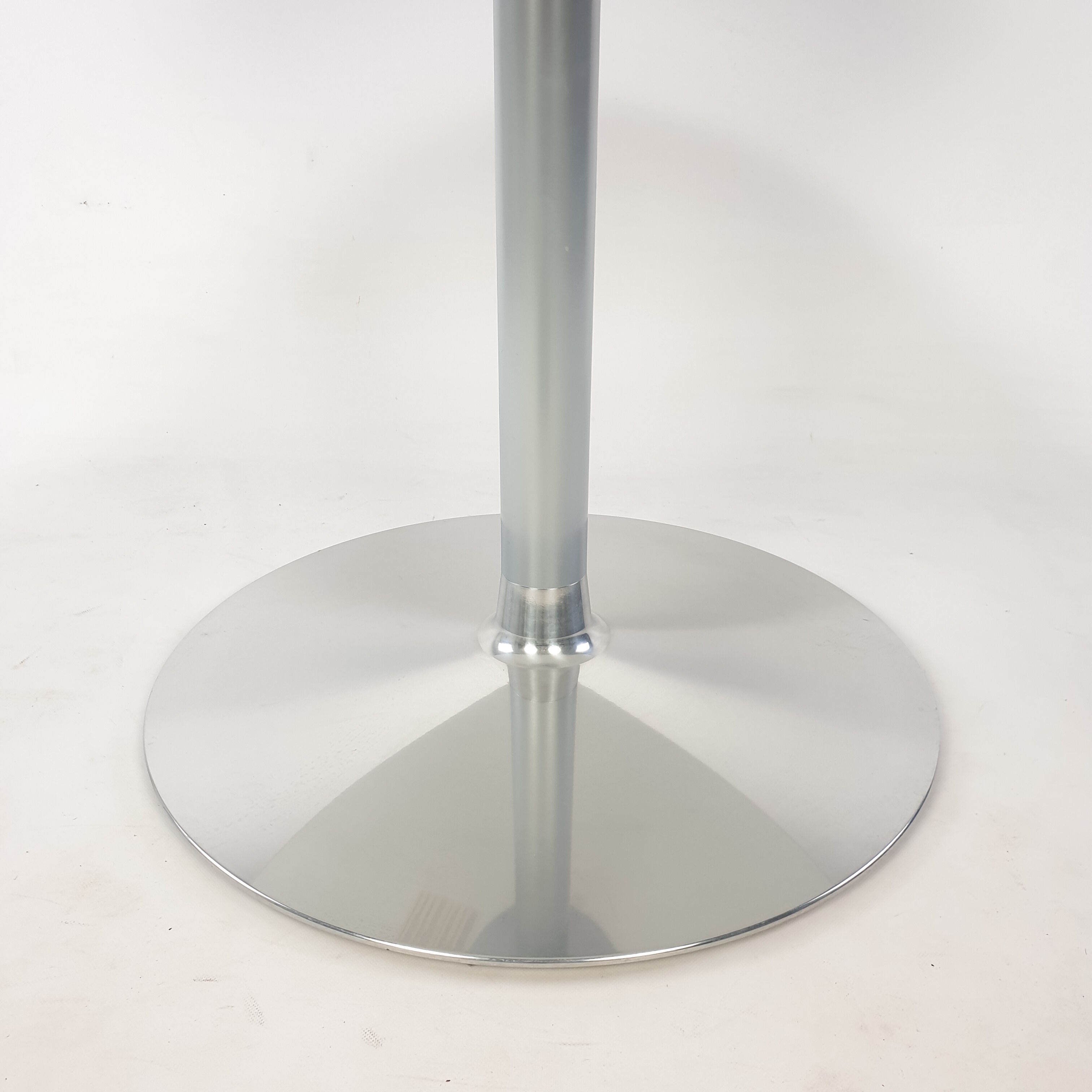 Round dining table by Pierre Paulin for Artifort, 1980