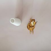 Applique en laiton doré et opaline blanche 1960