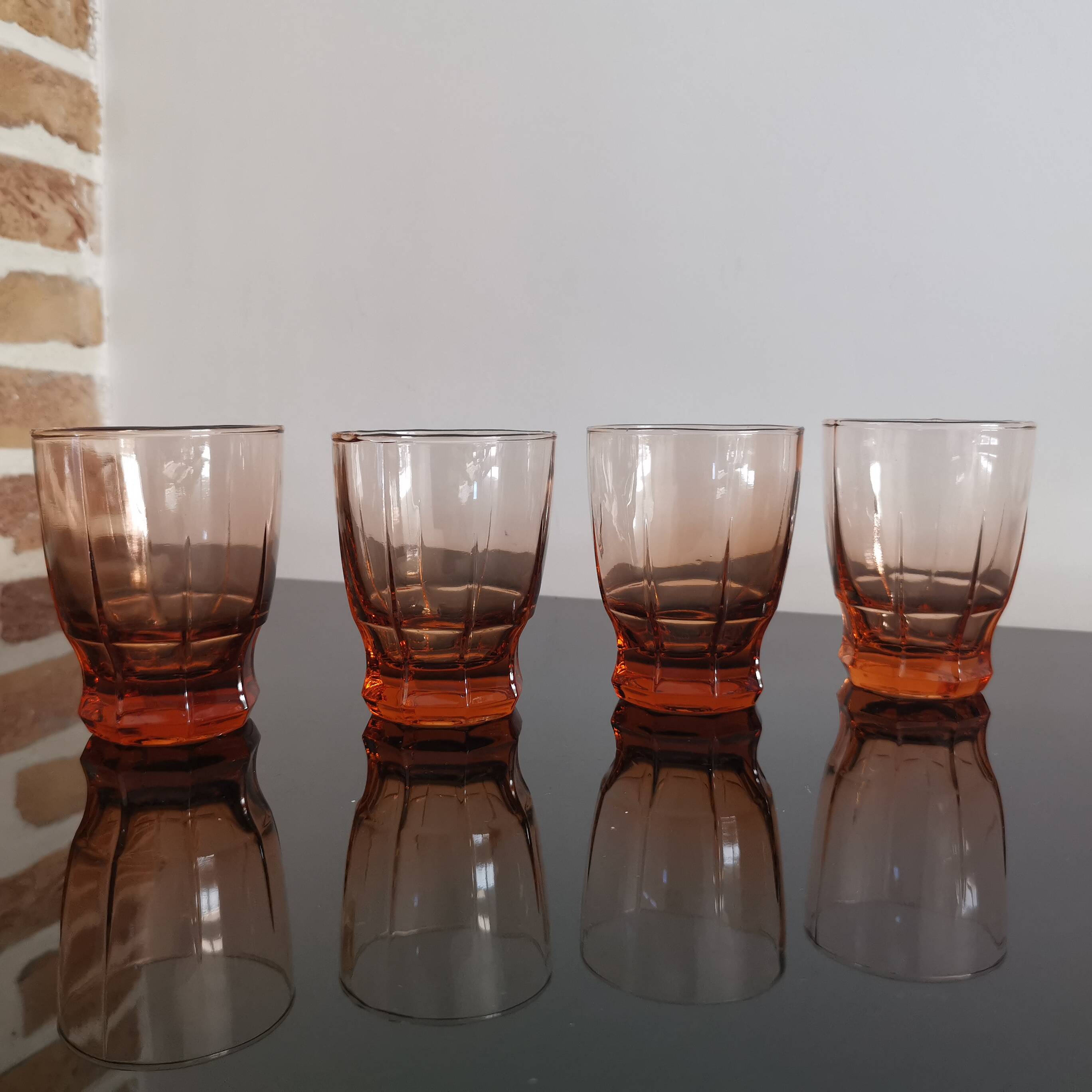 Série de 4 verres à eau des années 30 rose fumé
