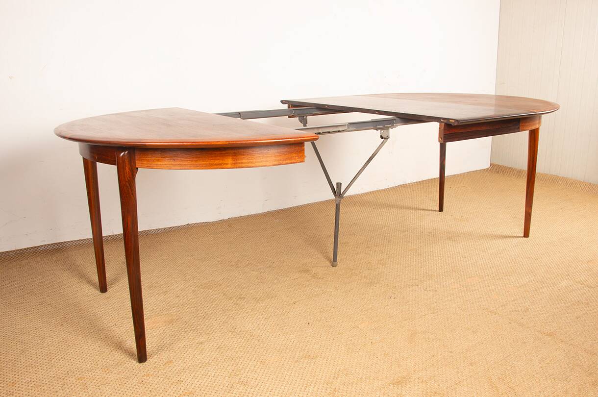 Danish extendable dining table in rosewood by Kai Lyngfeldt Larsen.