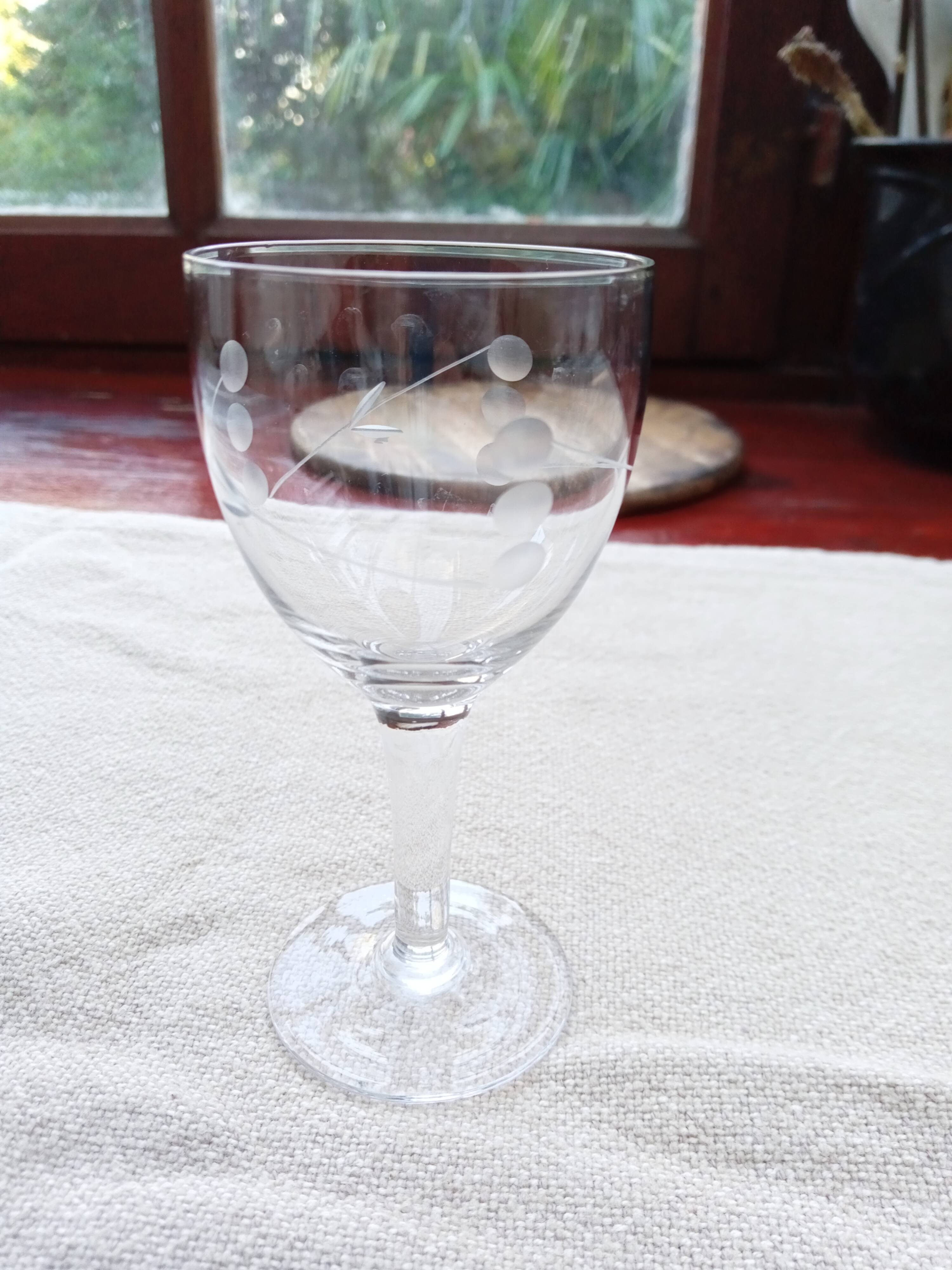 11 40s stemmed glasses
