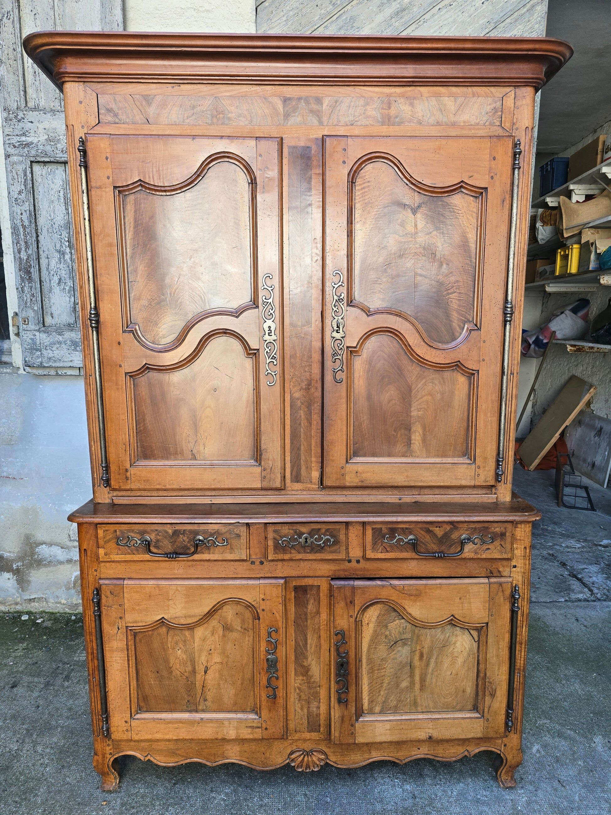 Louis XV two-body buffet in solid walnut – 18th century