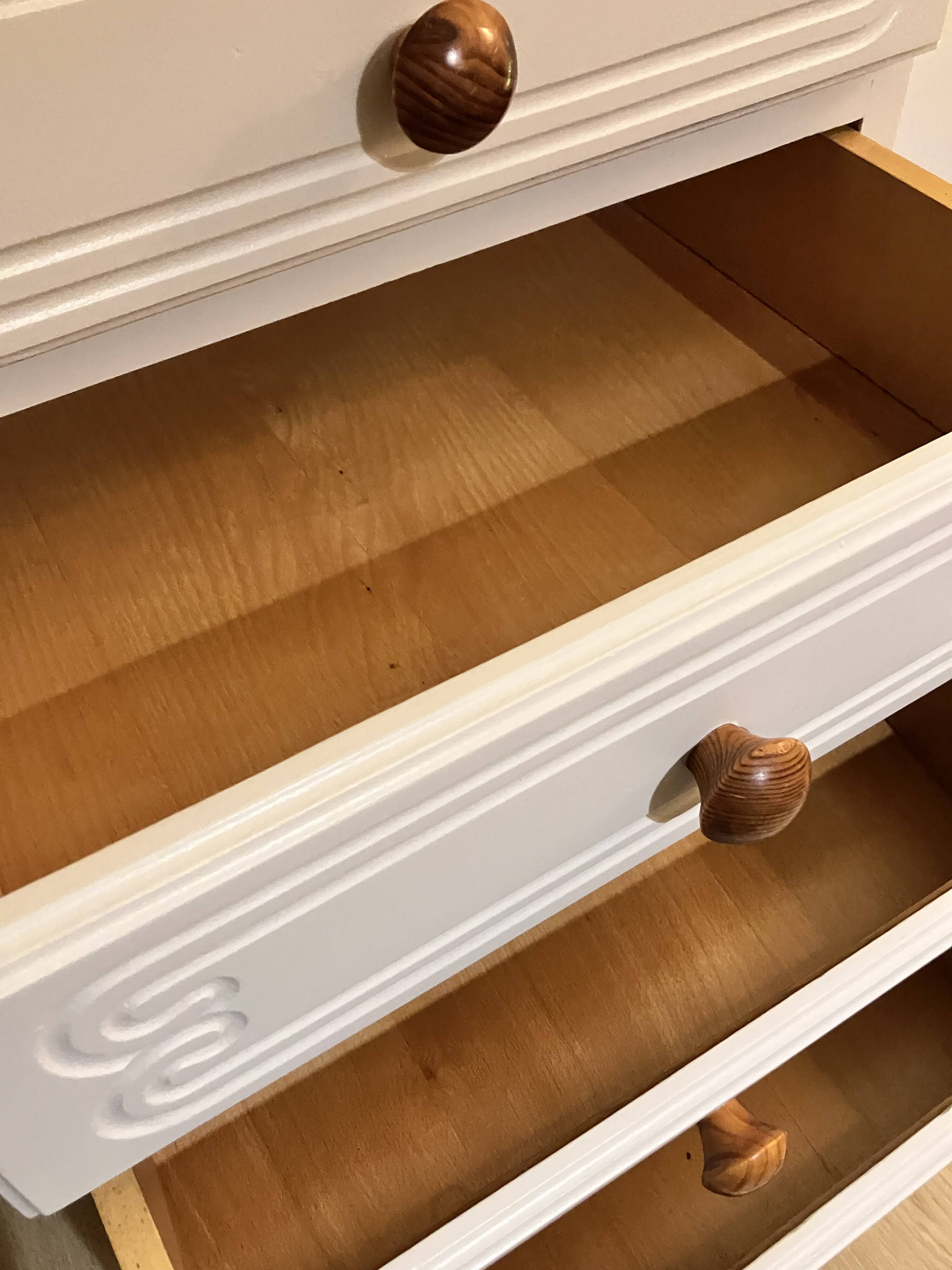 Chest of drawers with 5 drawers