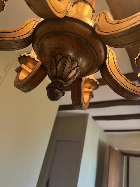 Golden wood chandelier with 6 lights