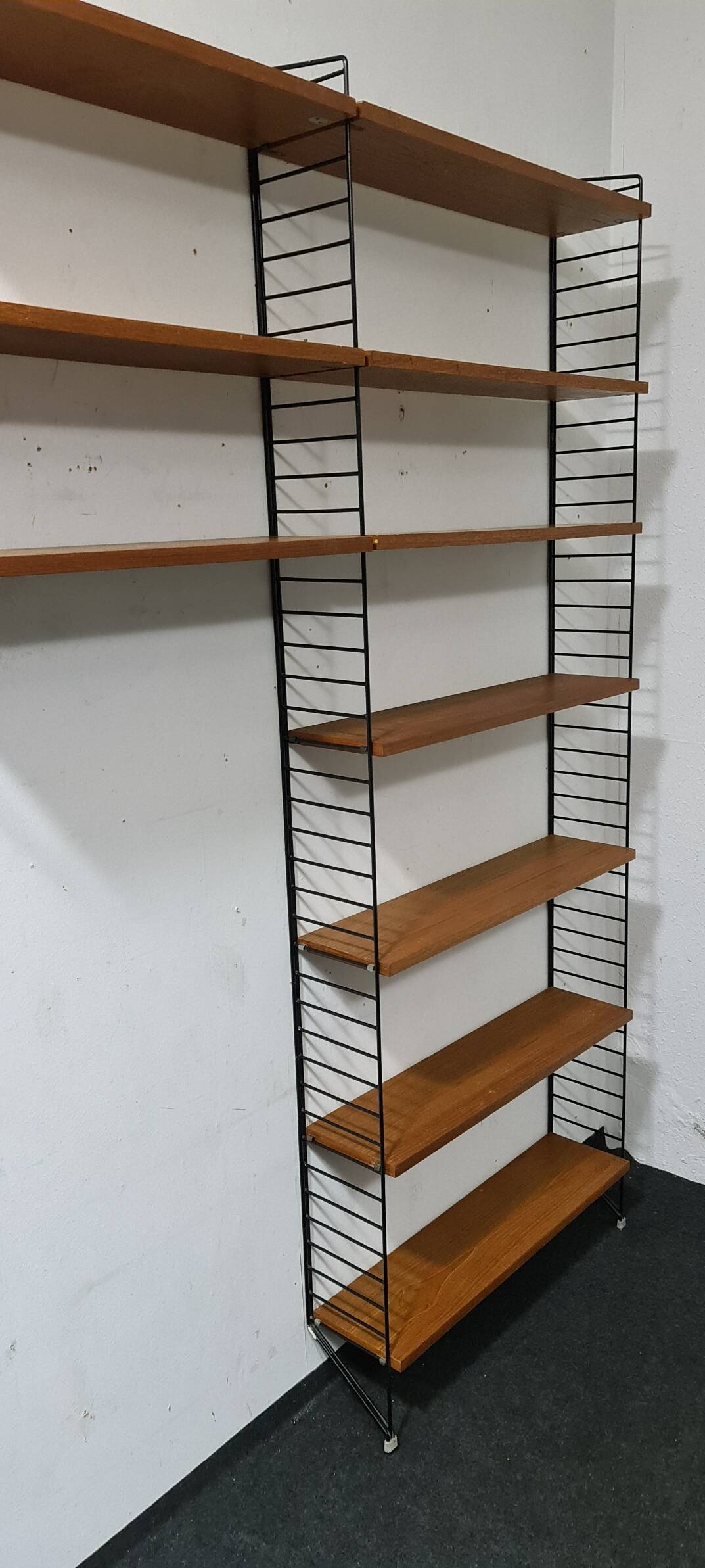 Vintage Danish design shelving unit by Nisse Strinning