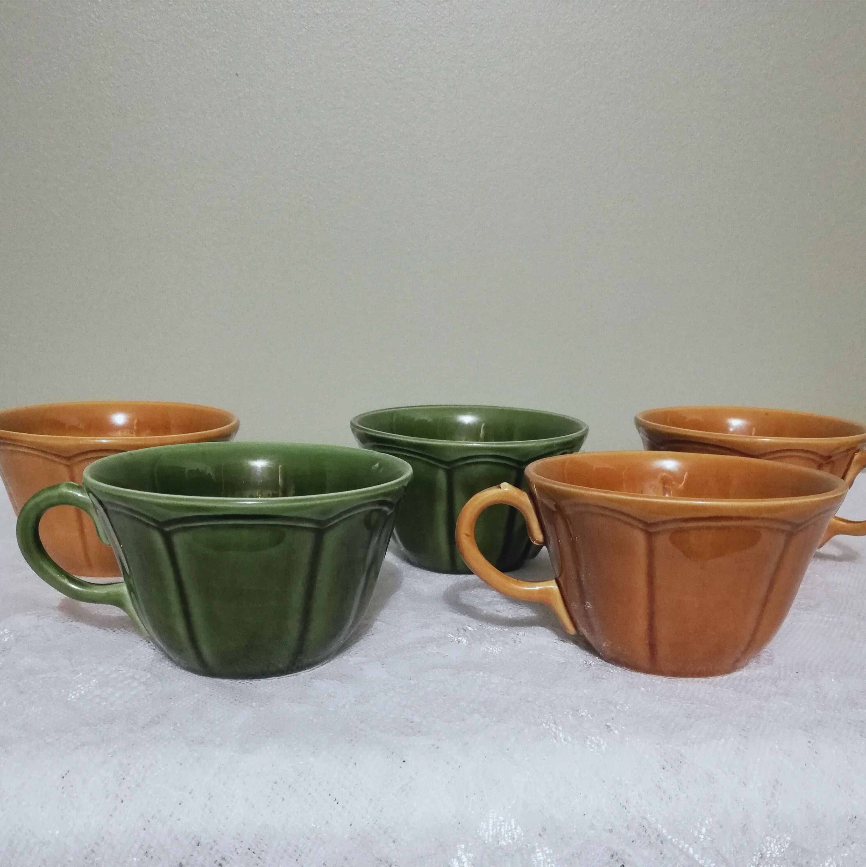 5 coffee or tea cups signed Longchamp