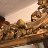 Large antique mirror with flagship shell in wood and gilded stucco