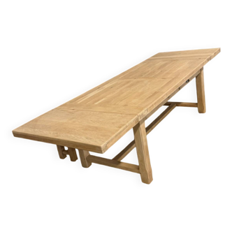 Solid oak extendable farmhouse table with 2 drawers.