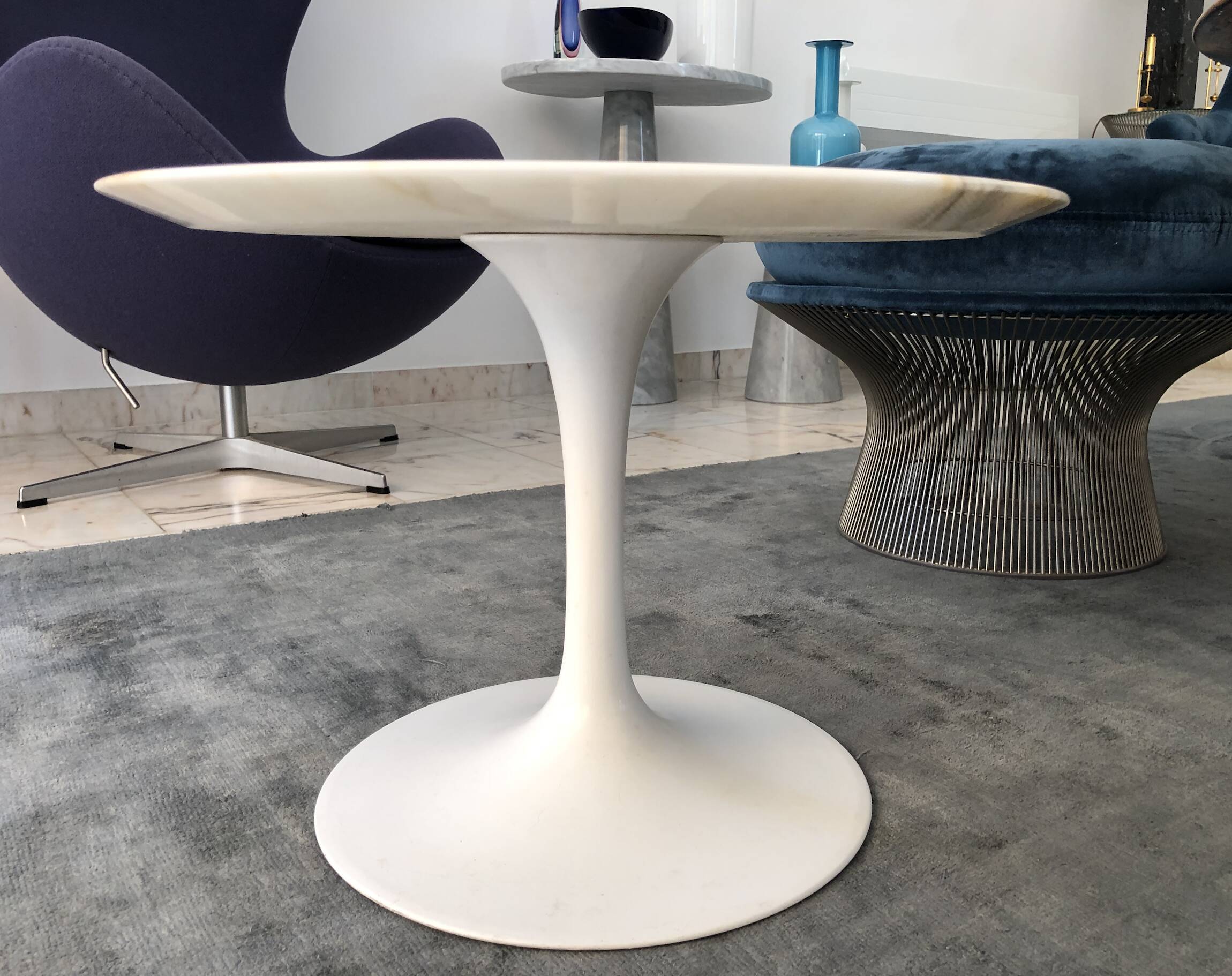 Coffee table by Eero Saarinen for Knoll international