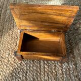 Boîte gravée en bois