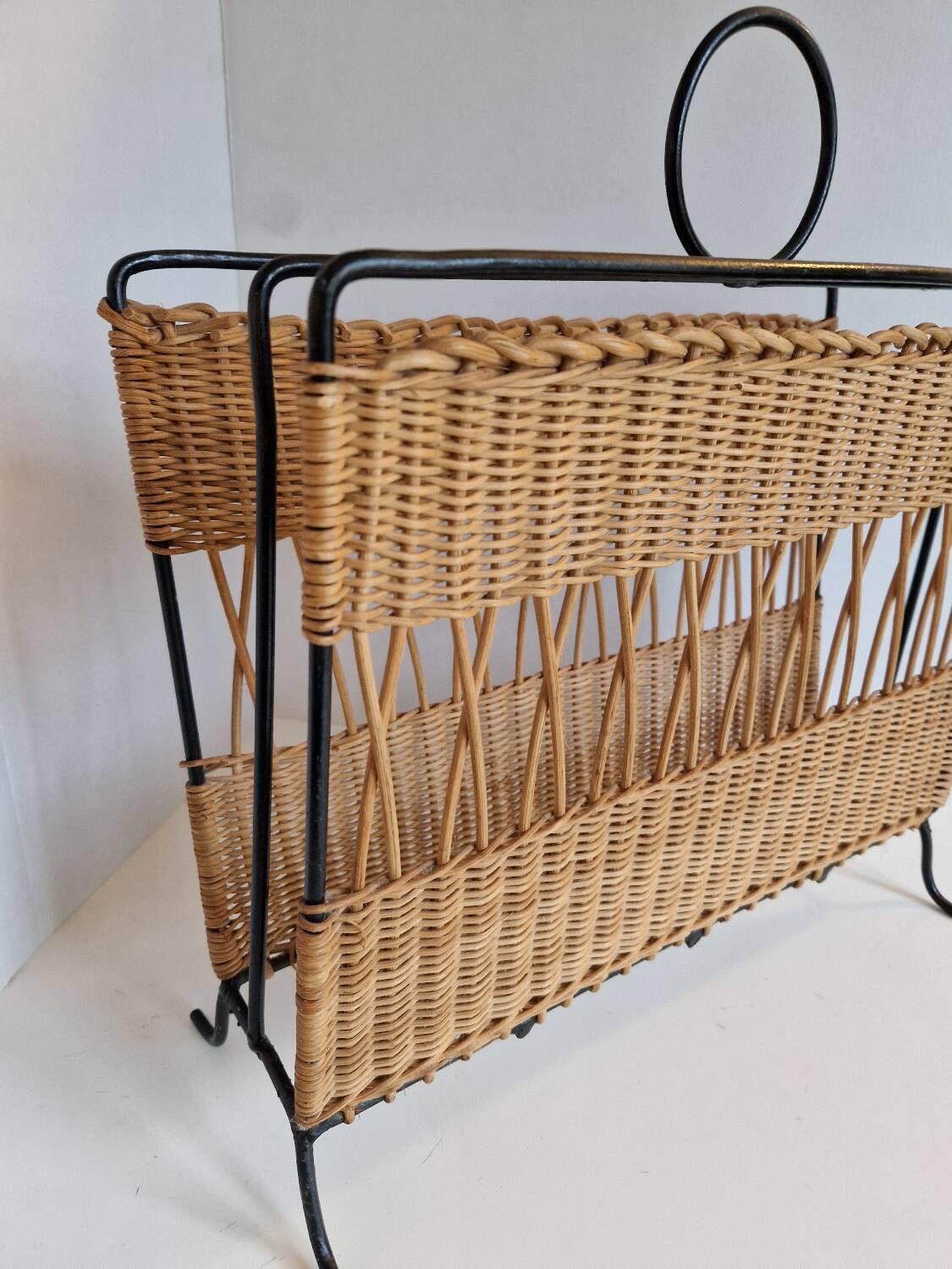 Rattan magazine holder Raoul Guys