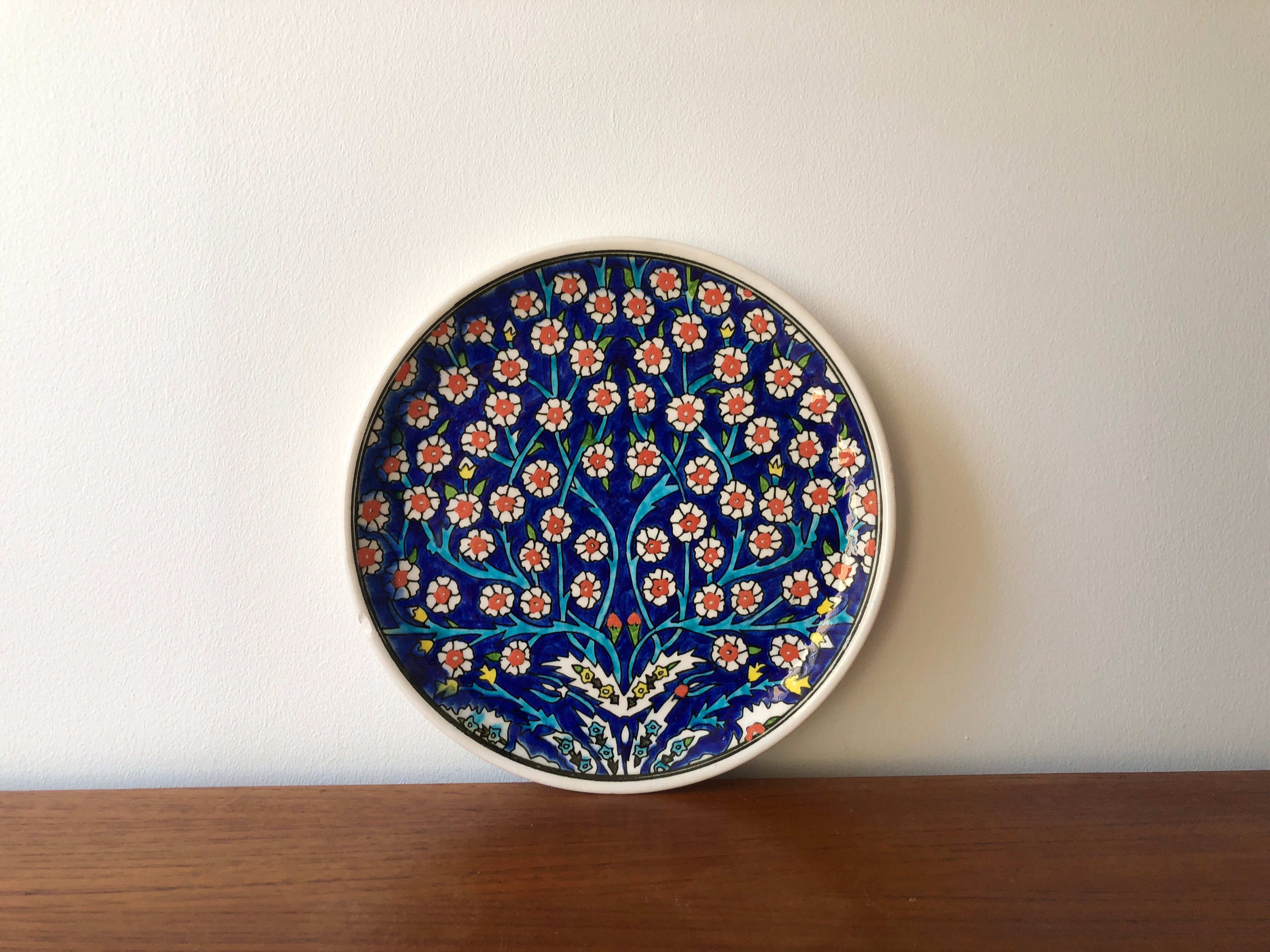 Kutahya collector's plate with Iznik Ottoman motifs