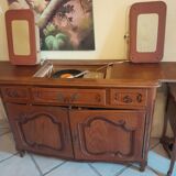 Commode de style Regency chêne clair année 1952  avec ses double portes et ses 3 tiroirs supérieurs