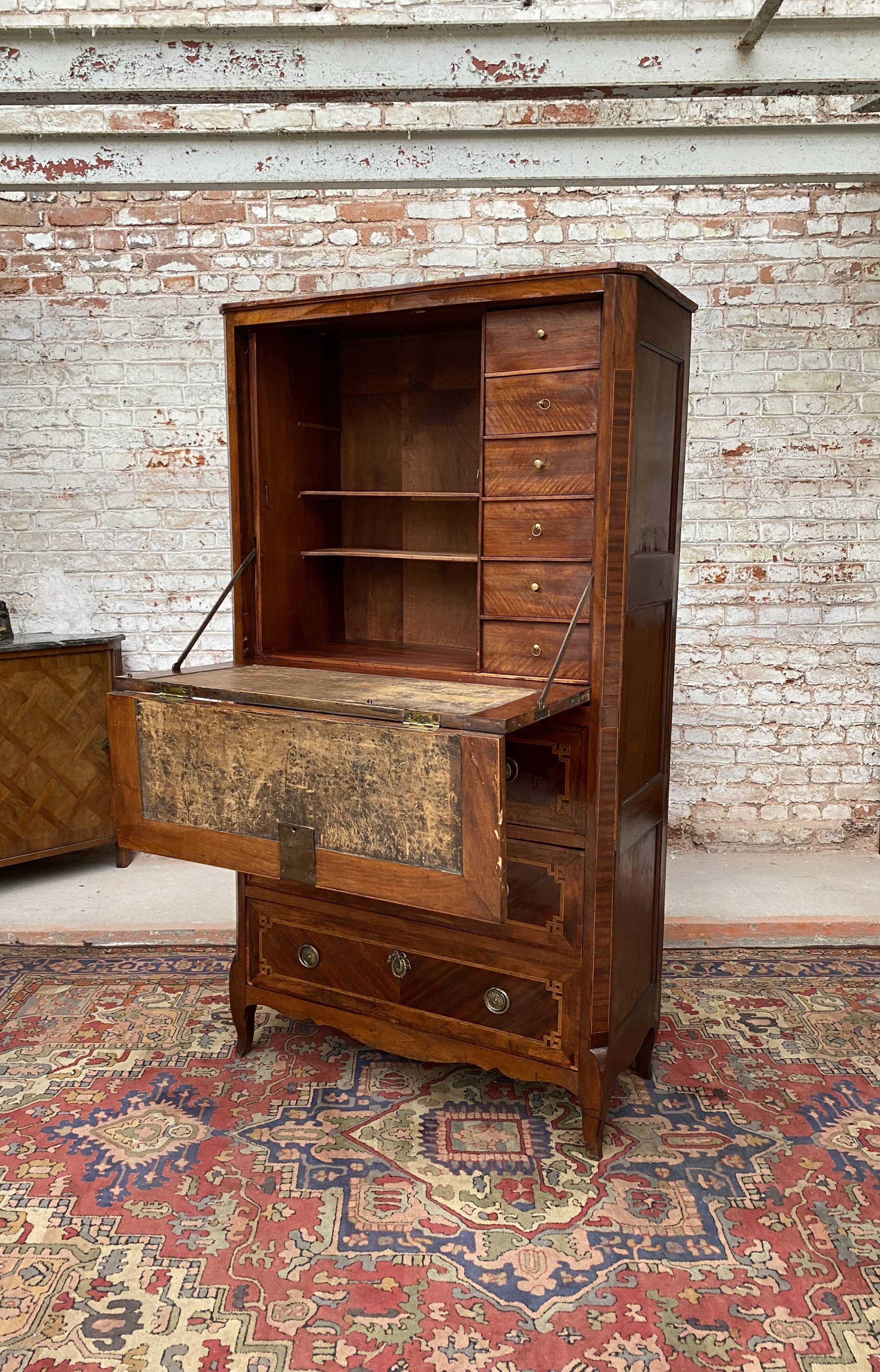 Secretary in veneer wood and walnut period transition xviii eme century