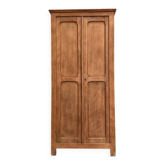 Small Parisian wardrobe (renovated)