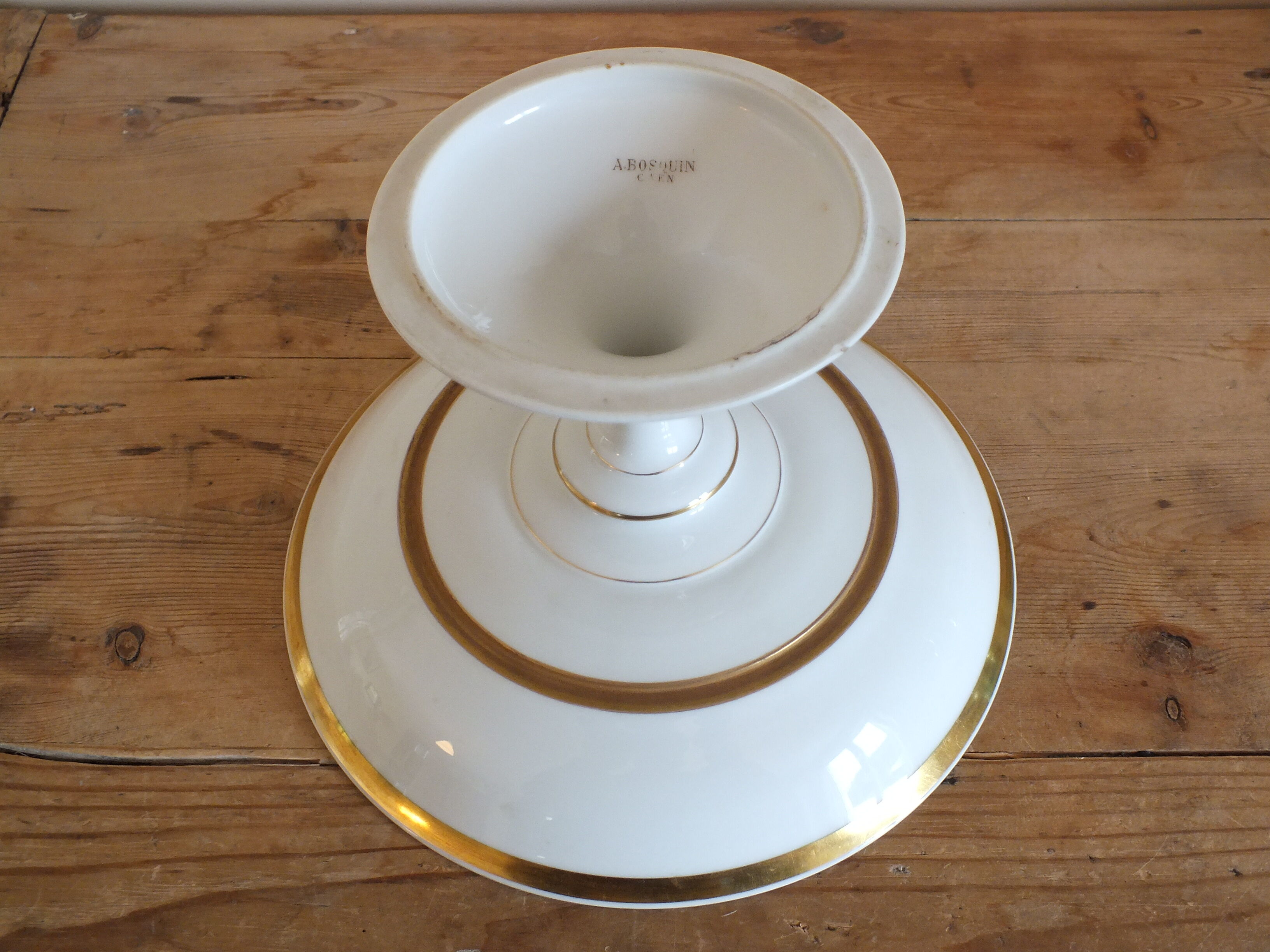 White and gold porcelain display cup - Bosquin in Caen