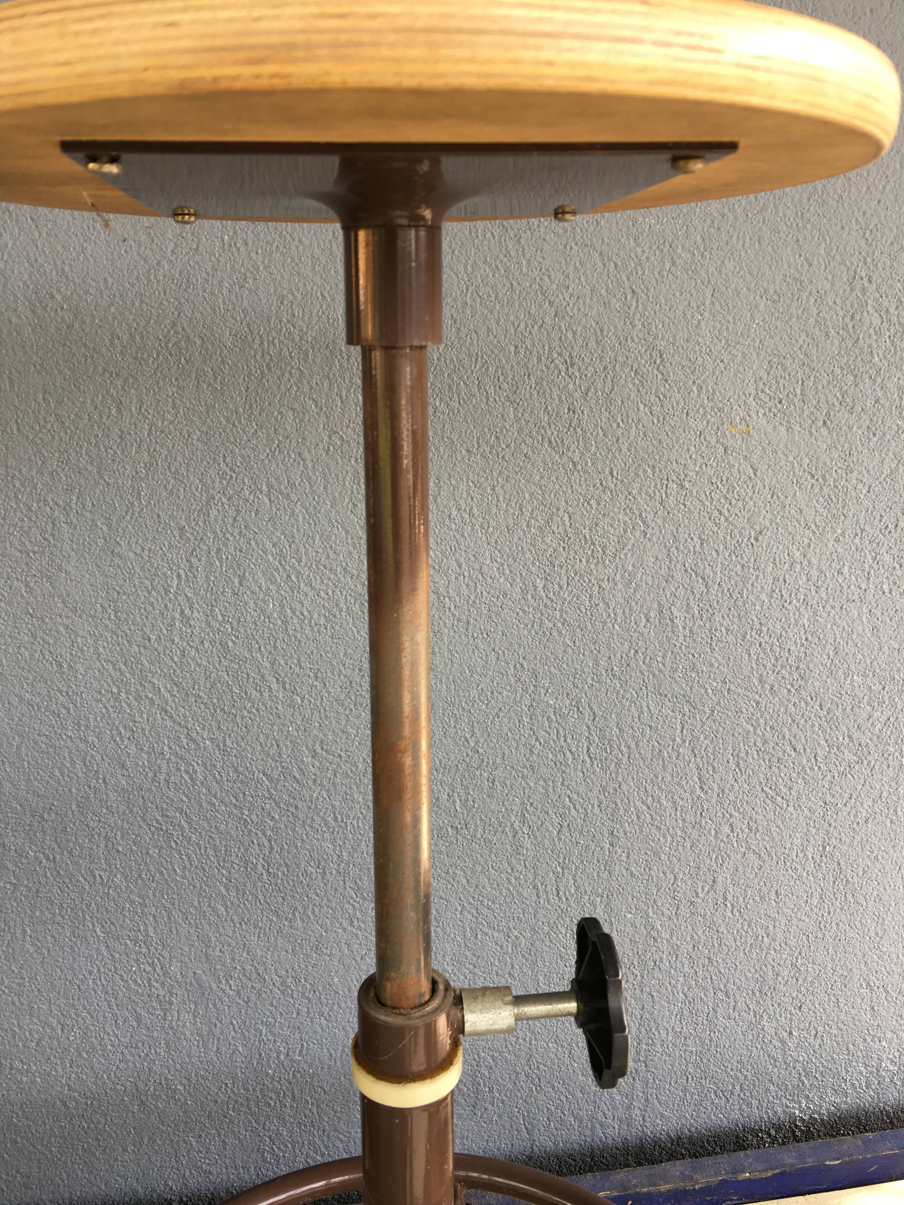 Tabouret d'atelier réglable circa 1970