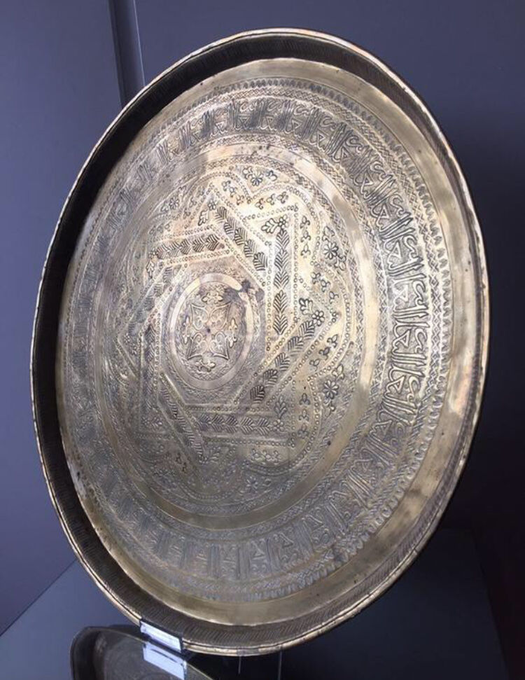 Islamic art Tray with ornaments and Arabic scripture calligraphy