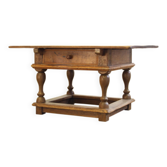 Table ancienne en chêne de style baroque nordique, datée de 1807