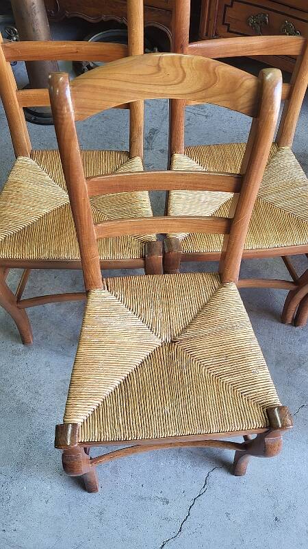 SET OF 6 DINING ROOM OR KITCHEN CHAIRS IN RESTAURANT STYLE IN WALNUT