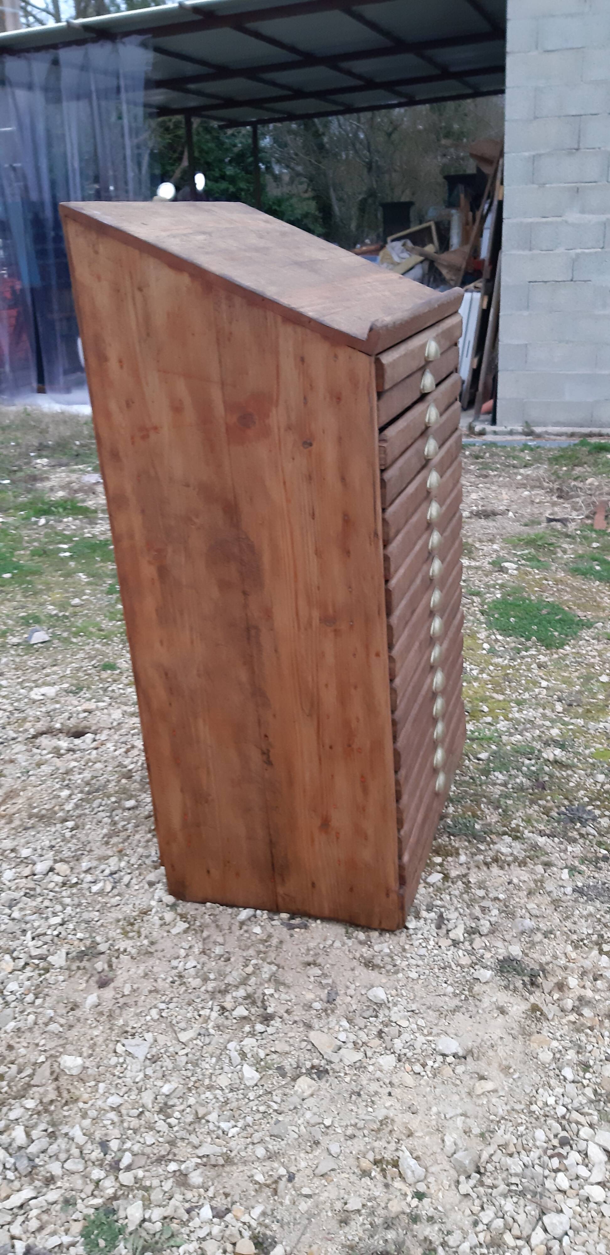 Printing cabinet 16 drawers with these lead letters