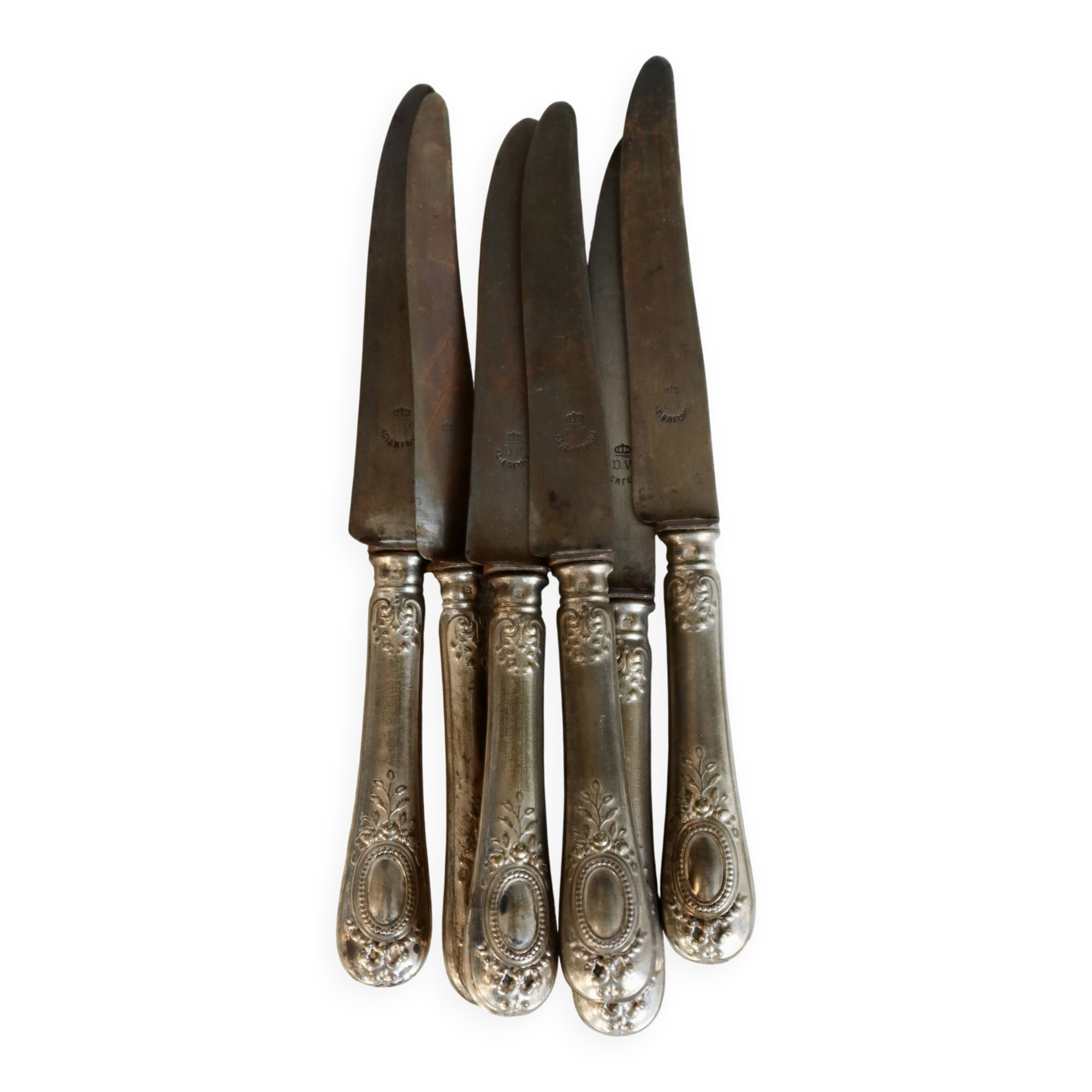 6 antique metal knives - Handles decorated with cartouches and scrolls