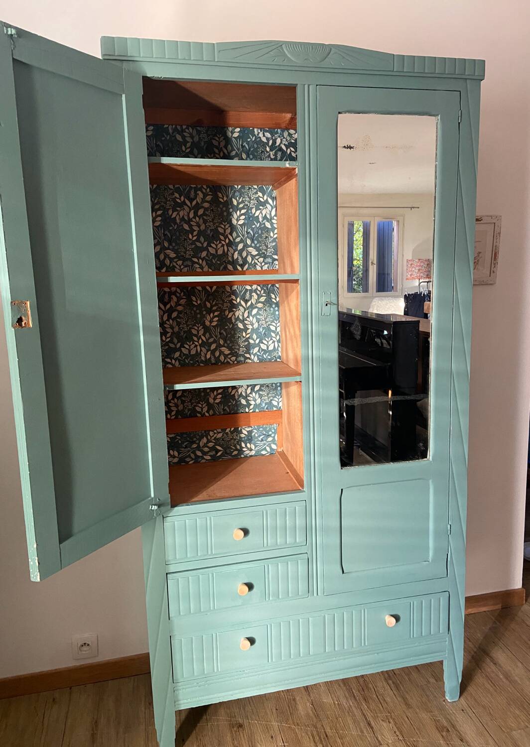 Armoire parisienne