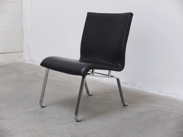 Chauffeuse moderniste en cuir noir et acier, années 1960