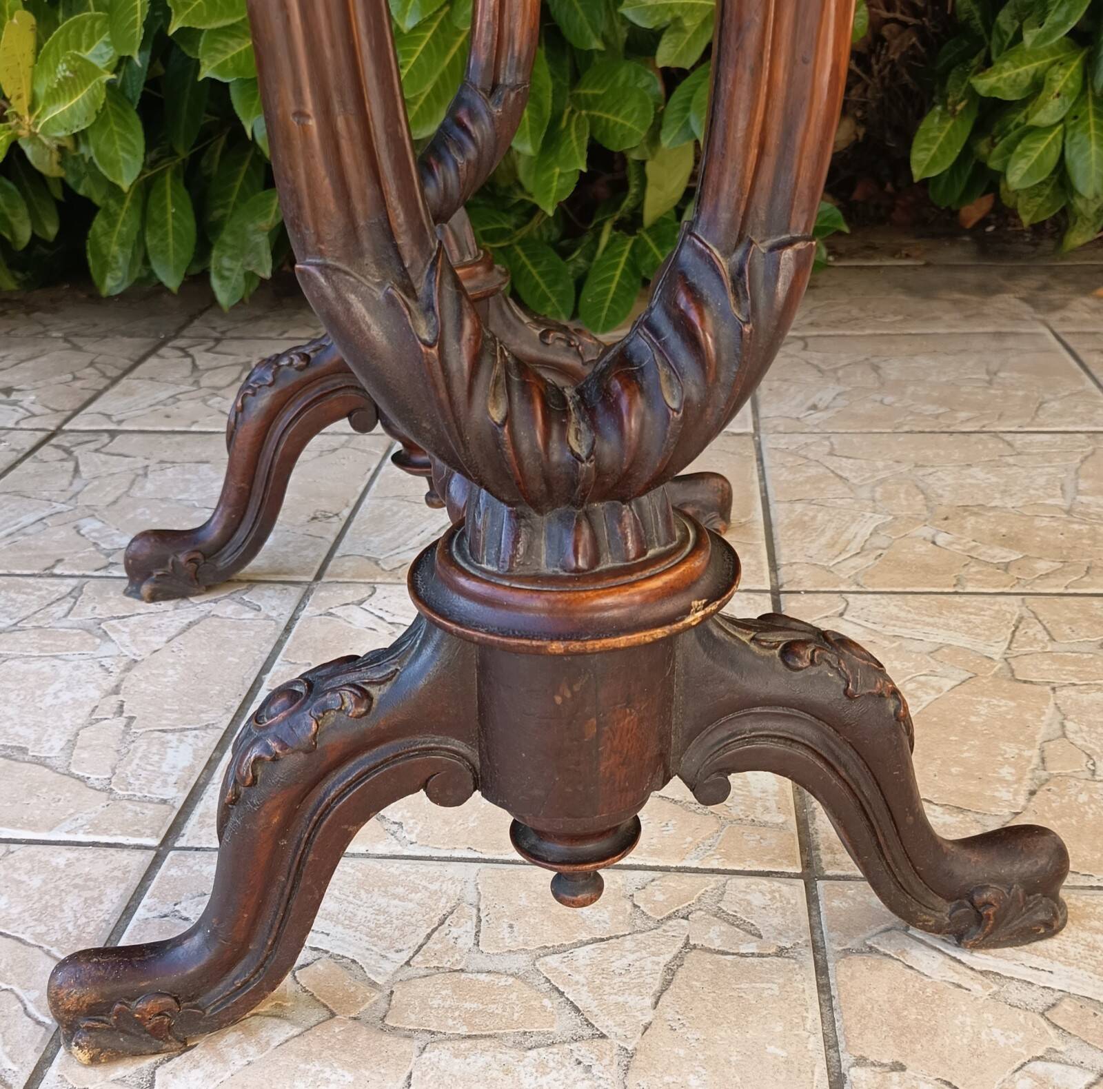 Davenport desk in marquetry walnut, Victorian era.