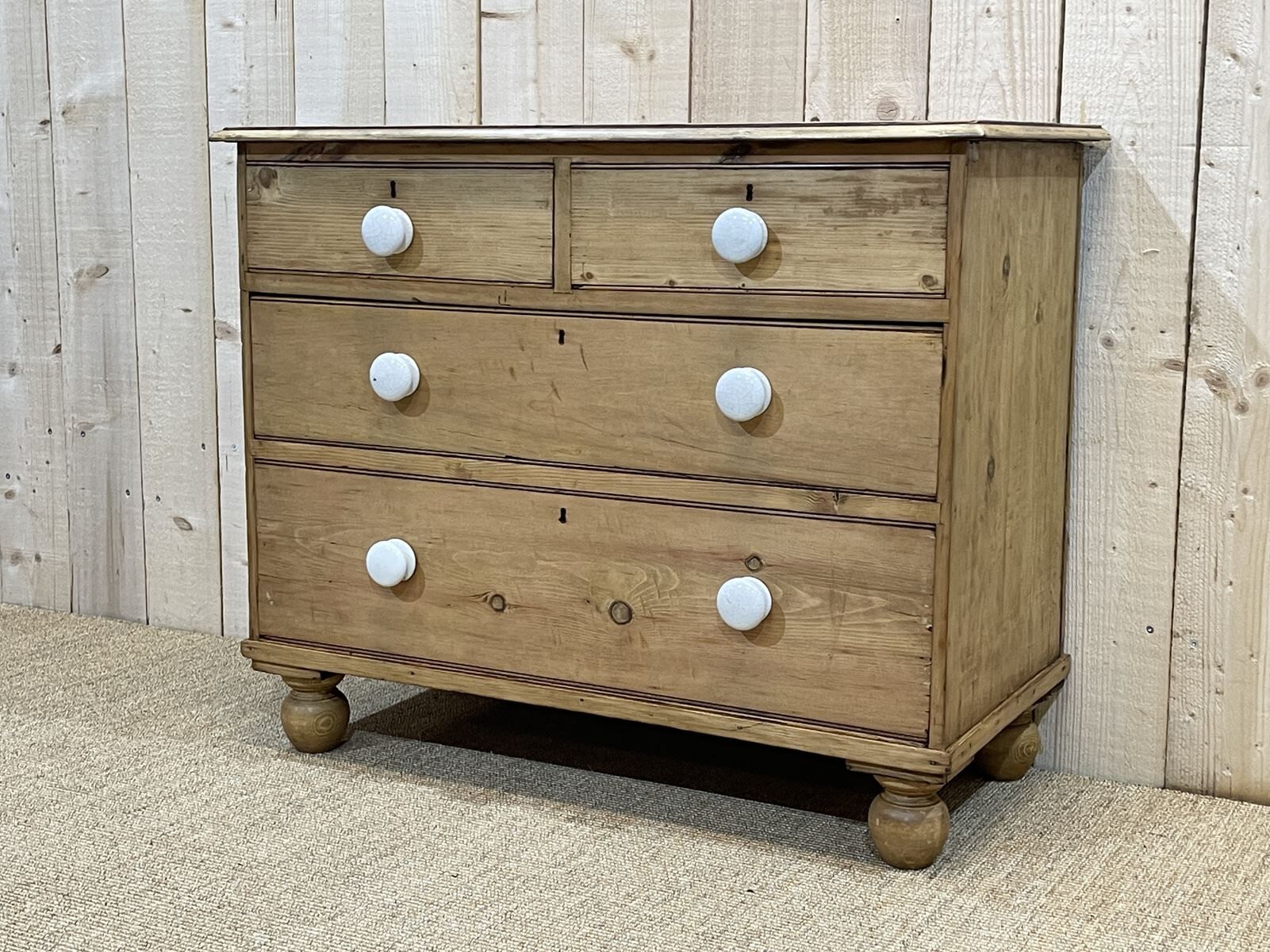 English dresser XIXth fir with its white porcelain buttons